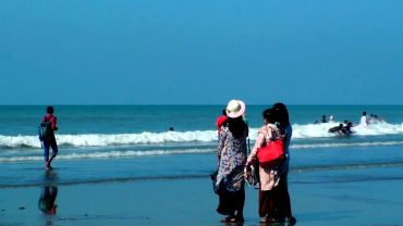 কক্সবাজার ভ্রমণে অপেক্ষা আরও বাড়ল