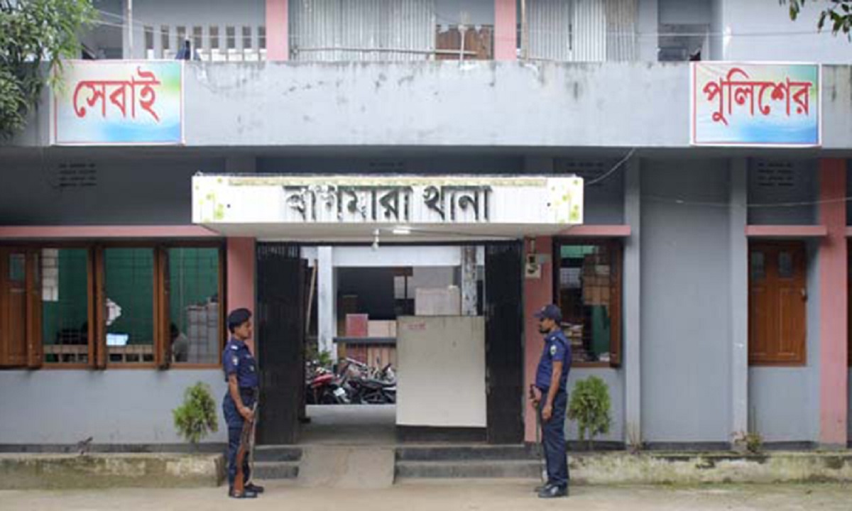 বাসের ধাক্কায় ভ্যান উল্টে দাদা-নাতি নিহত