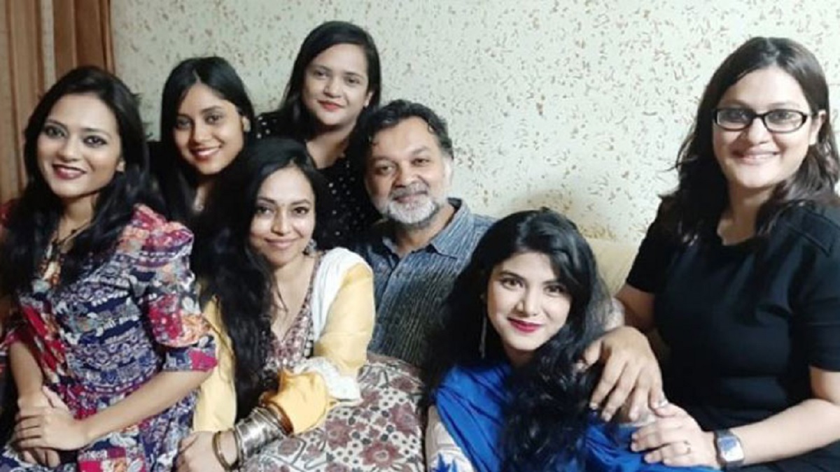 ৬ শ্যালিকার সঙ্গে সৃজিতের অন্যরকম আড্ডা