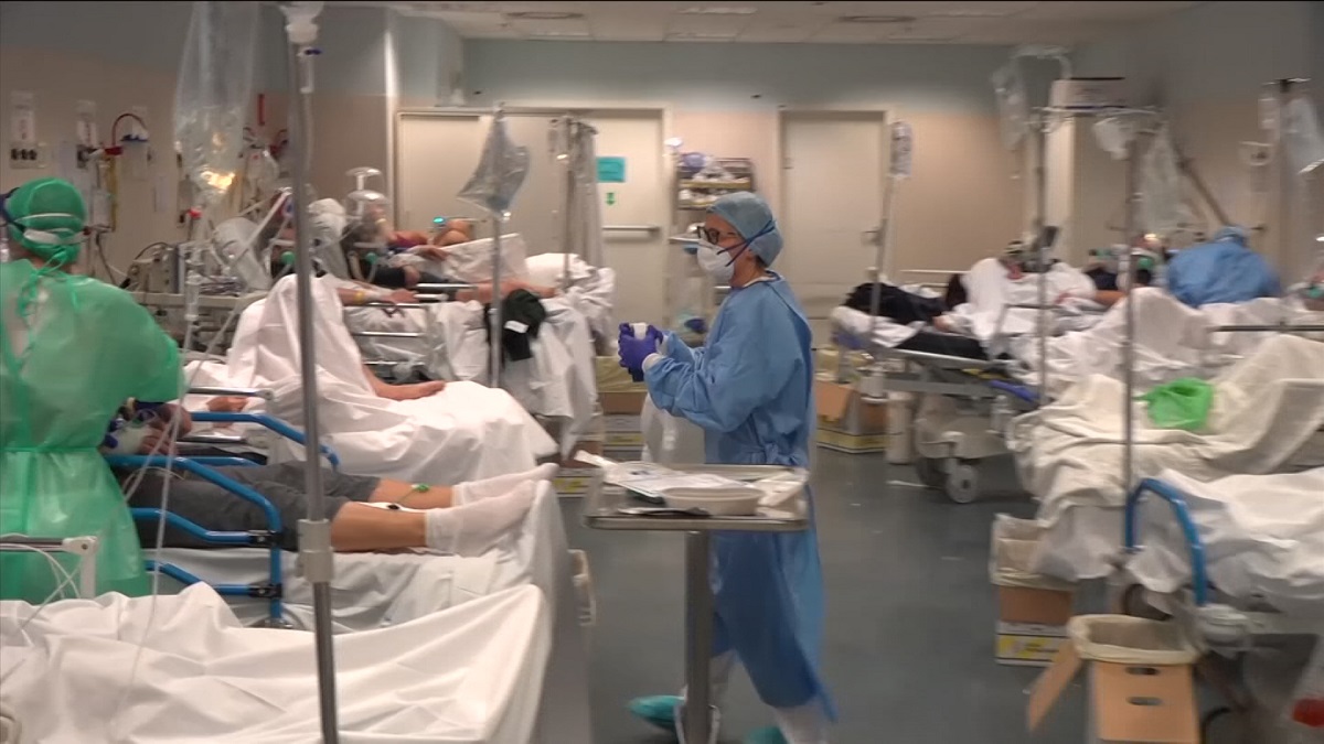 করোনা মোকাবেলায় সচেতনতা ছাপিয়ে গ্রাস করছে আতঙ্ক