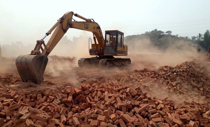 গাজীপুরে ৫টি অবৈধ ইটভাটা ভেঙে ১০ লাখ টাকা জরিমানা