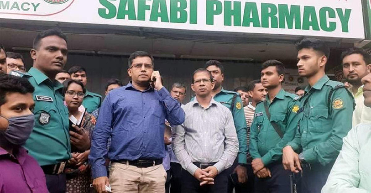 মাস্কের দাম বেশি নেয়ায় গুলশানে দুই ফার্মেসি সিলগালা