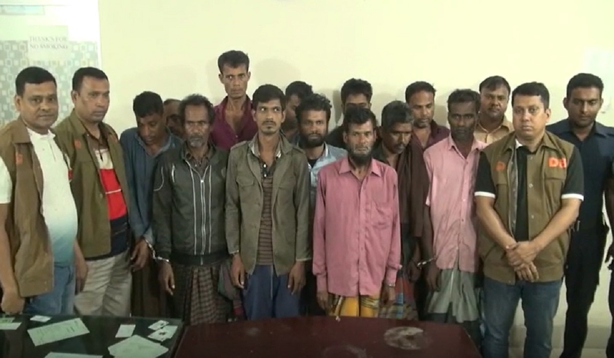 সাভারে ডাকাতির প্রস্তুতিকালে ১৩ জন আটক