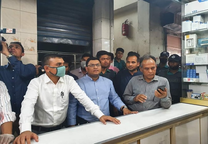 বেশি দামে মাস্ক বিক্রি করায় রাজধানীতে ৩ ফার্মেসিকে জরিমানা