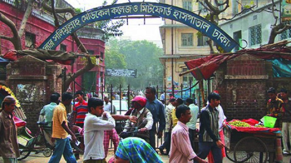 চিকিৎসক ও কর্মকর্তা-কর্মচারীদের নিজ উদ্যোগে মাস্ক ব্যবহারের পরামর্শ সলিমুল্লাহ মেডিকেলের