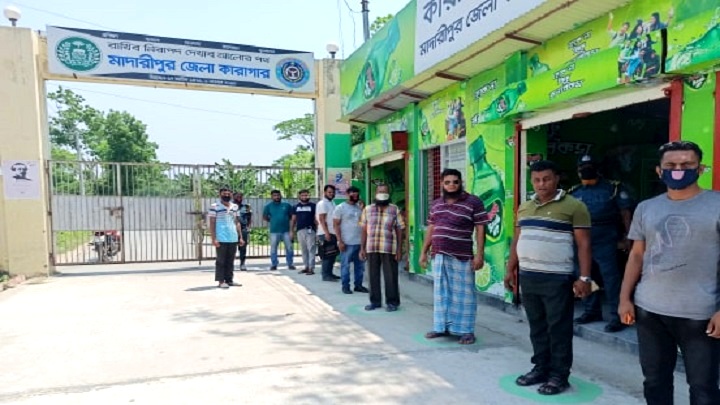 মাদারীপুর কারাগার থেকে ৭৪ বন্দীকে মুক্তির প্রস্তাব