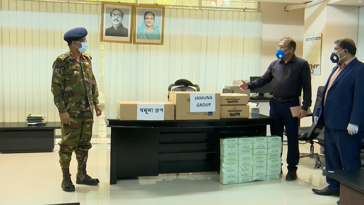 চিকিৎসকদের সুরক্ষায় পিপিই, ফেস মাস্ক ও হ্যান্ড স্যানিটাইজার দিল যমুনা গ্রুপ