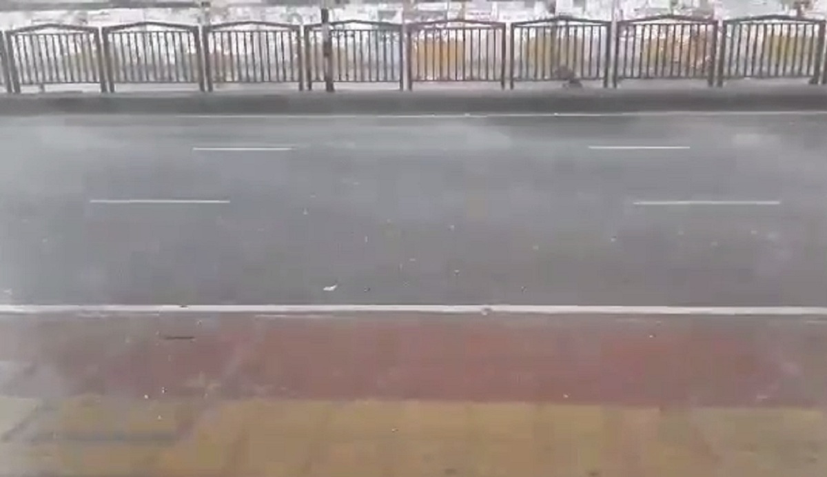 রাজধানীতে হঠাৎ শিলাবৃষ্টি