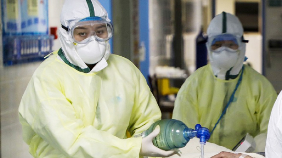 মাস্ক পরার কারণে হতে পারে ত্বকের ক্ষতি, কী করবেন?