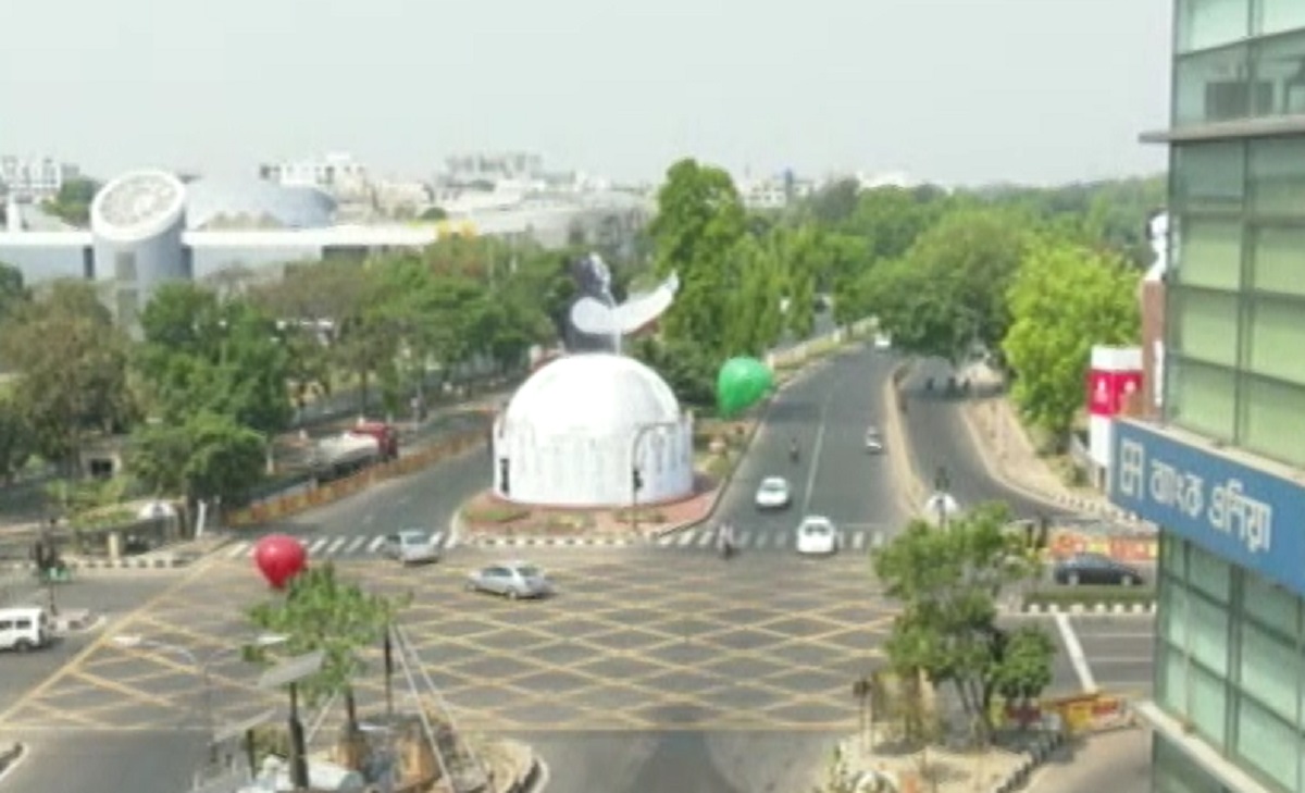 সেনাবাহিনীর কঠোর হওয়ার ঘোষণার প্রভাব, রাস্তায় কমেছে মানুষ