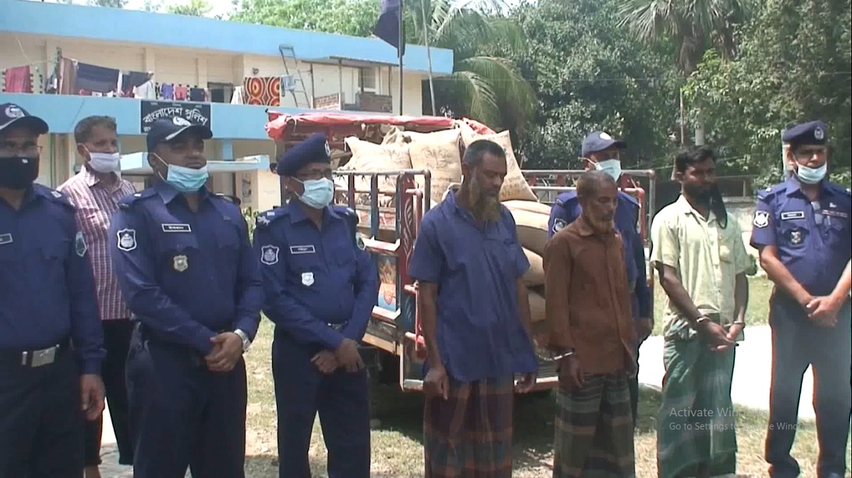 রায়গঞ্জে সরকারি ন্যায্যমূল্যের ৬৫ বস্তা চালসহ আটক ৩