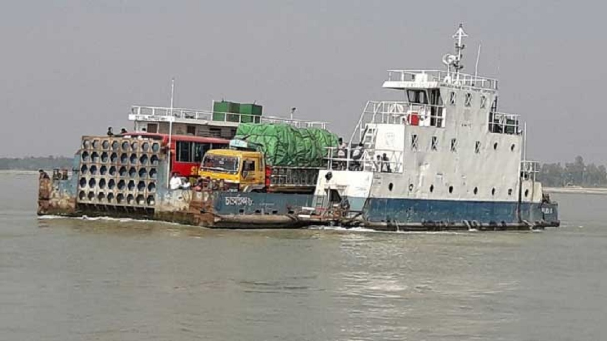 দৌলতদিয়া-পাটুরিয়া নৌরুটে ফেরি চলাচল বন্ধ
