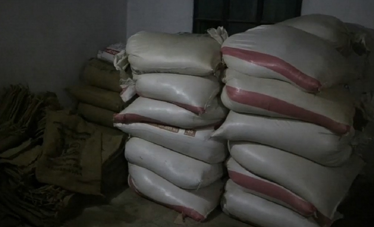 ডিলারের শ্বশুর বাড়ি থেকে সরকারি ১৭০ বস্তা চাল উদ্ধার
