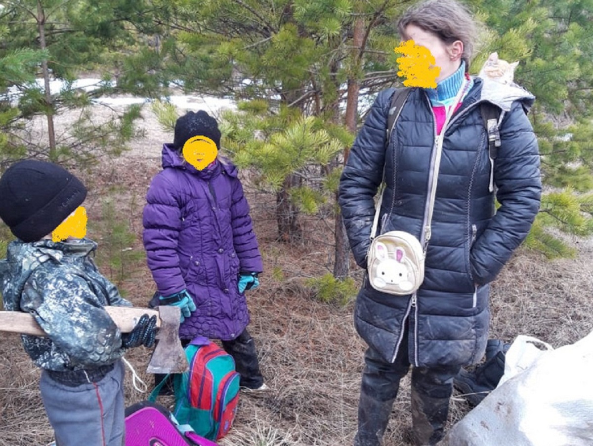 করোনার ভয়ে পুরো পরিবার জঙ্গলে