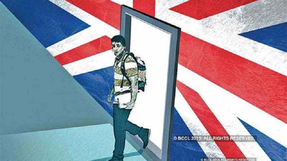 লকডাউনে বিপাকে যুক্তরাজ্যে বসবাসরত পাঁচ লাখ বাংলাদেশি শিক্ষার্থী