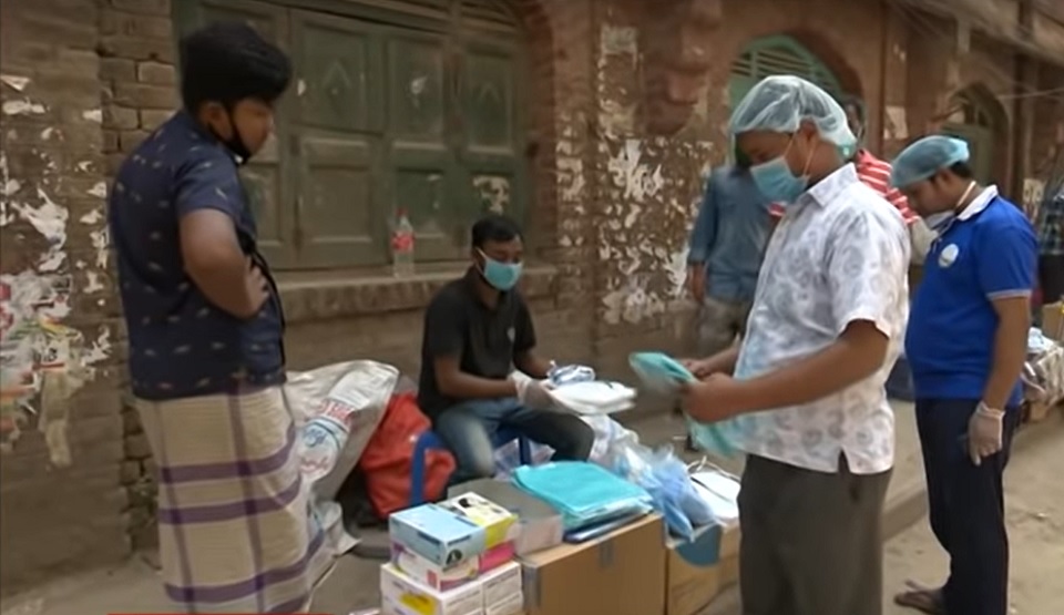 মাত্র ৩০০ টাকায় মিলছে পিপিই!