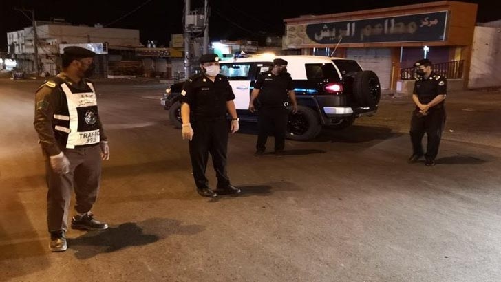 মক্কা ছাড়া সৌদিতে কারফিউ শিথিল, খুলছে শপিংমল-কারখানা