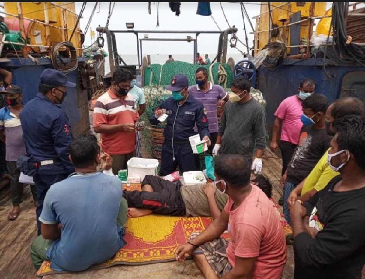 মিয়ানমারের নৌবাহিনীর গুলিতে বাংলাদেশি ৬ জেলে আহত