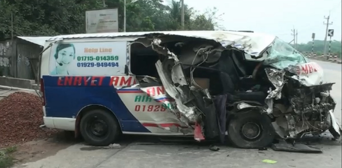 গোপালগঞ্জে ট্রাক-অ্যাম্বুলেন্সের সংঘর্ষে নিহত ১