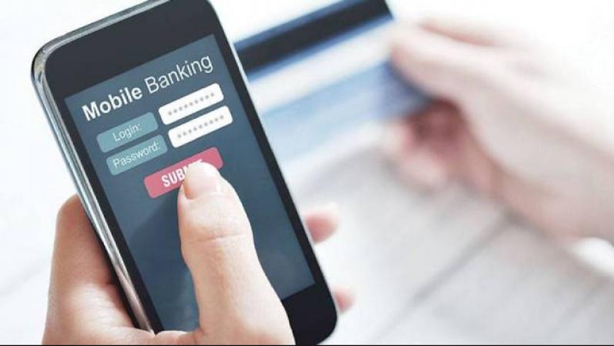 চাহিদা অনুযায়ী সেবা পাচ্ছেন না মোবাইল ব্যাংকিং গ্রাহকরা