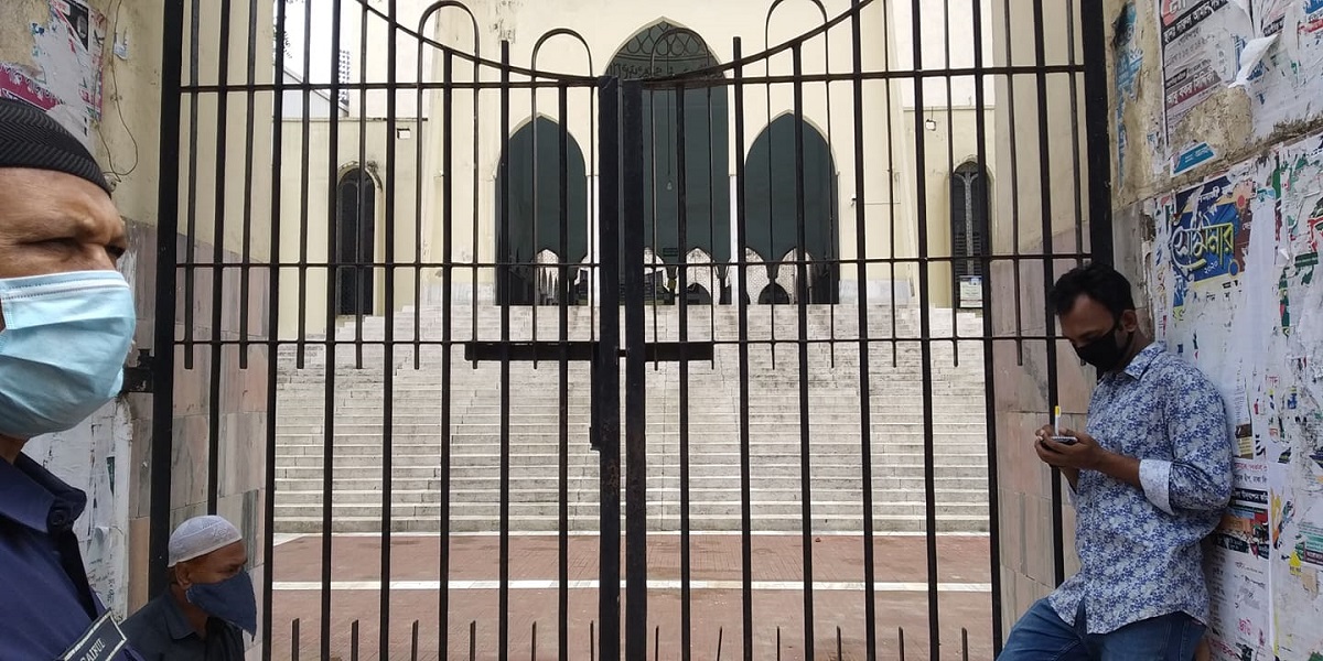 রমজানের প্রথম জুমা, করোনা সতর্কতায় দেখা যায়নি সেই চিরায়ত রূপ