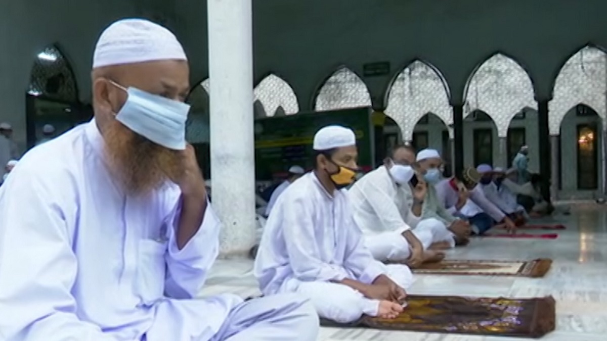 দেশজুড়ে পবিত্র ঈদুল ফিতরের জামাত অনুষ্ঠিত