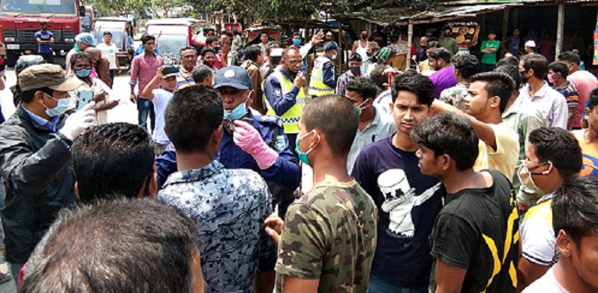 করোনা দুর্যোগে ত্রাণের দাবিতে রাজশাহী ও রংপুরে বিক্ষোভ