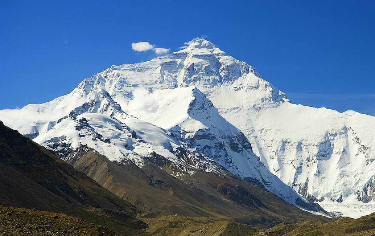 উচ্চতা নতুন করে মাপতে এভারেস্টে চীনা দল