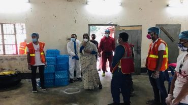 বিদ্যানন্দের রান্নাঘরে হঠাৎ শিক্ষামন্ত্রী বিদ্যানন্দের রান্নাঘরে হঠাৎ শিক্ষামন্ত্রী