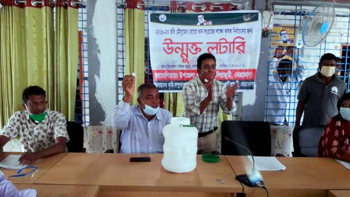 নেত্রকোনায় ধান কিনতে লটারি: ভাগ্য খুলল ১৭’শ কৃষকের