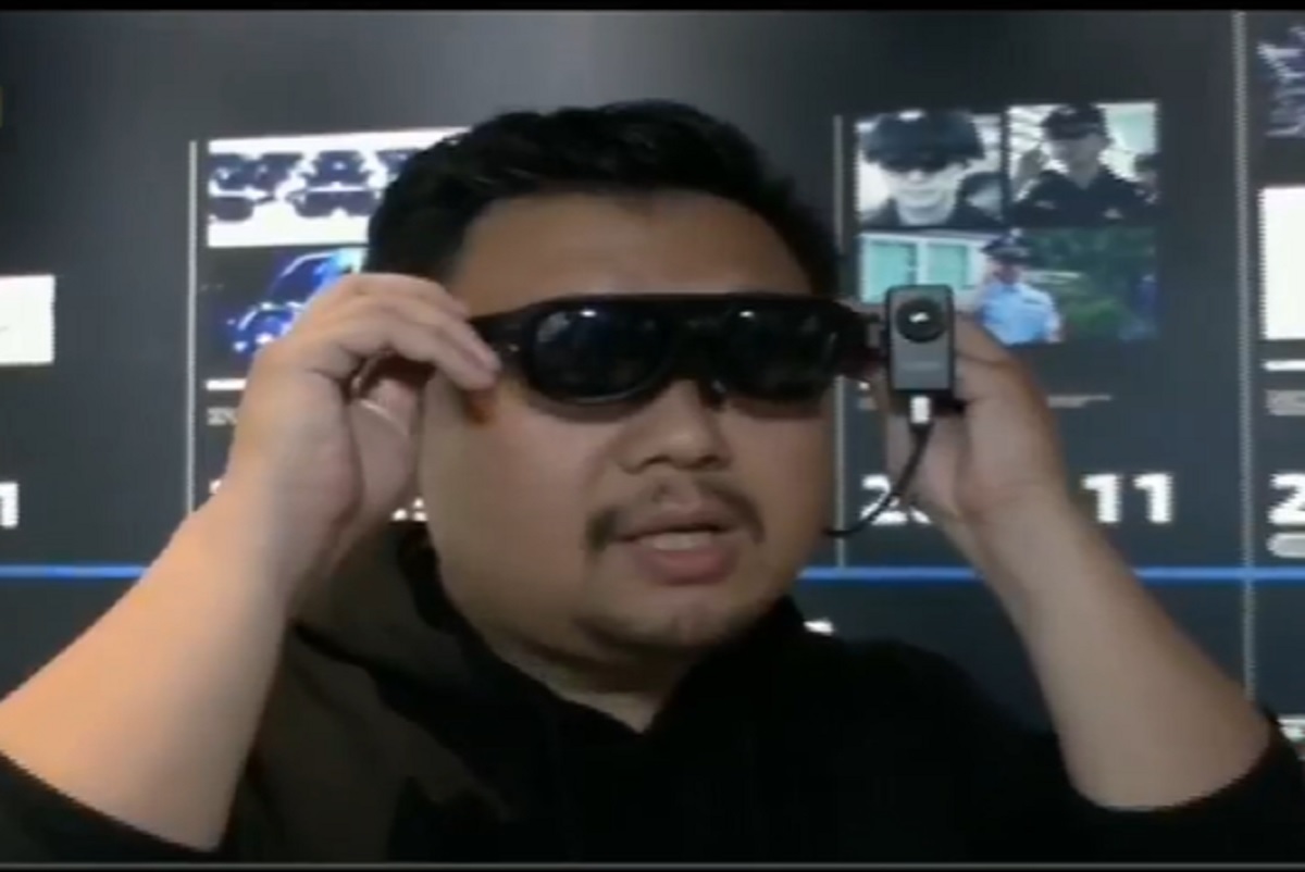 করোনা রোগী সম্পর্কে সতর্ক করতে চশমা আবিষ্কার করেছে চীন