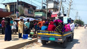 পণ্যবাহি যানবাহনে যাত্রী পরিবহন করলে কঠোর ব্যবস্থা