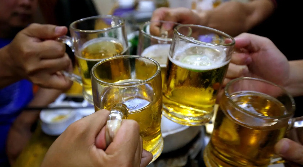 লকডাউন বাড়ানোয় ভারতে আট লাখ লিটার বিয়ার ফেলে দিতে হবে নর্দমায় লকডাউন বাড়ানোয় ভারতে আট লাখ লিটার বিয়ার ফেলে দিতে হবে নর্দমায়