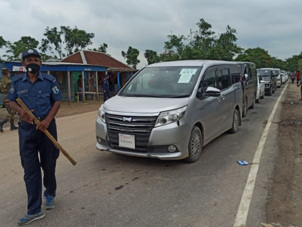 দৌলতদিয়া ঘাটে ঢাকামুখী যাত্রীদের চাপ বেড়েছে