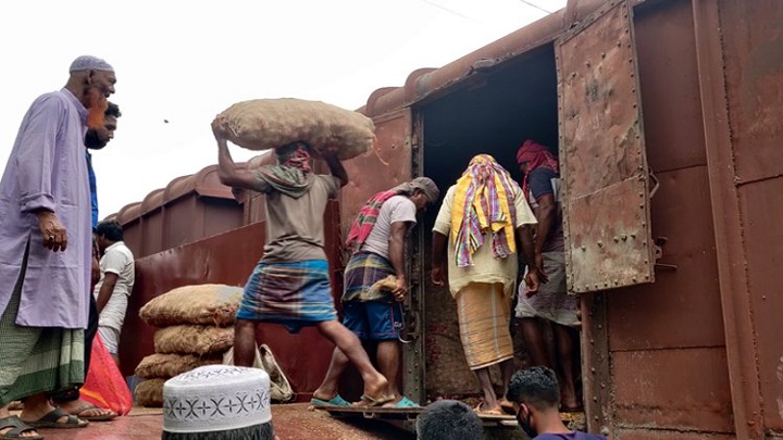 দুই মাস পর ভারতীয় পেঁয়াজ আমদানি শুরু
