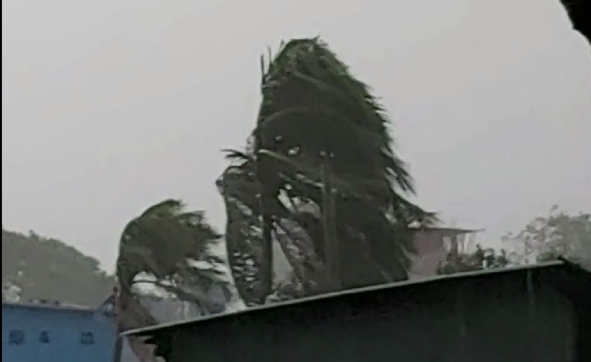 সারাদেশে ঝড়-বজ্রপাতে ৭ জনের মৃত্যু