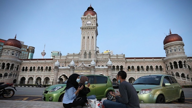 জামাতে নামাজ আদায়ে খুলে যাচ্ছে মালয়েশিয়ার মসজিদ