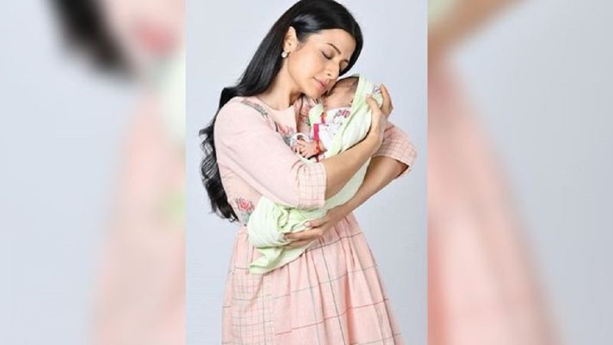 মা হলেন নায়িকা কোয়েল মল্লিক