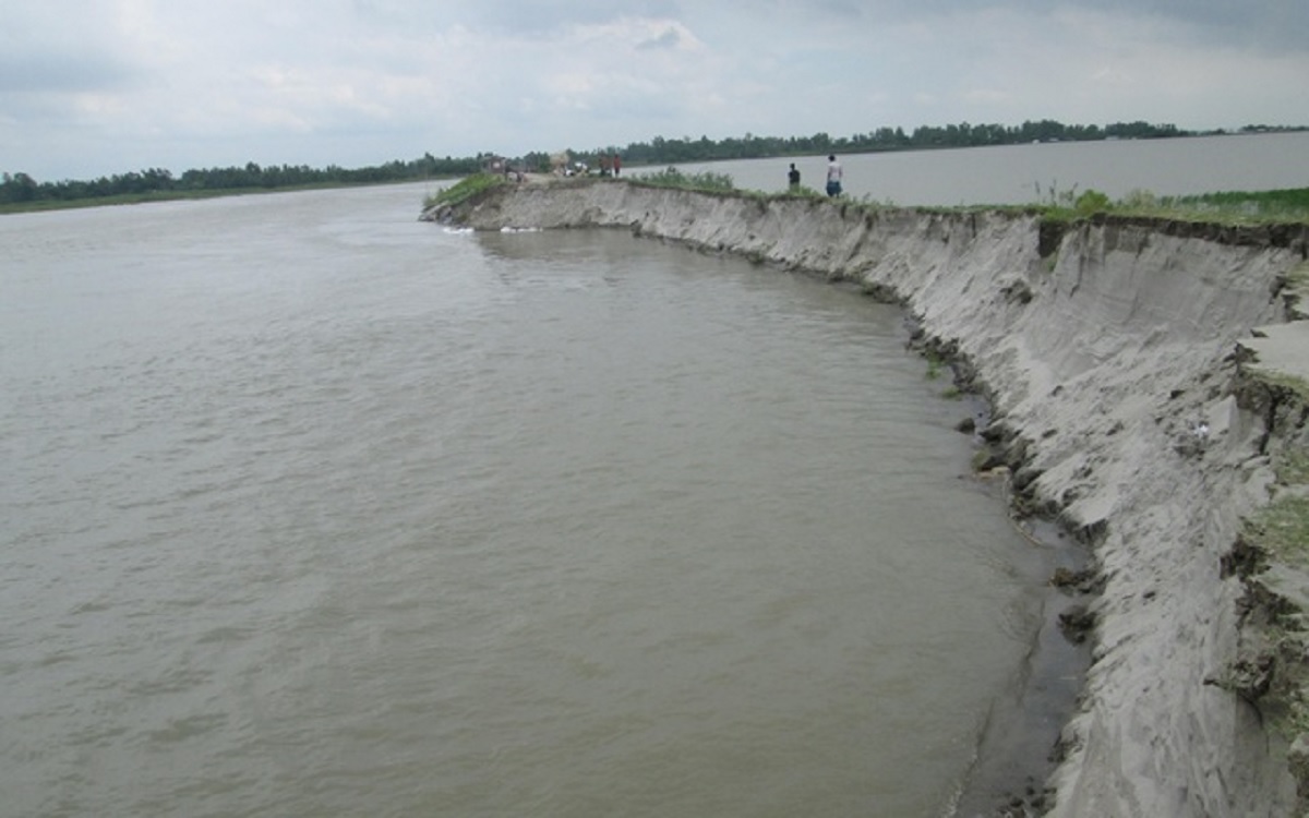 যমুনা নদীতে পানি বৃদ্ধি, সিরাজগঞ্জে স্পার বাঁধে ধস