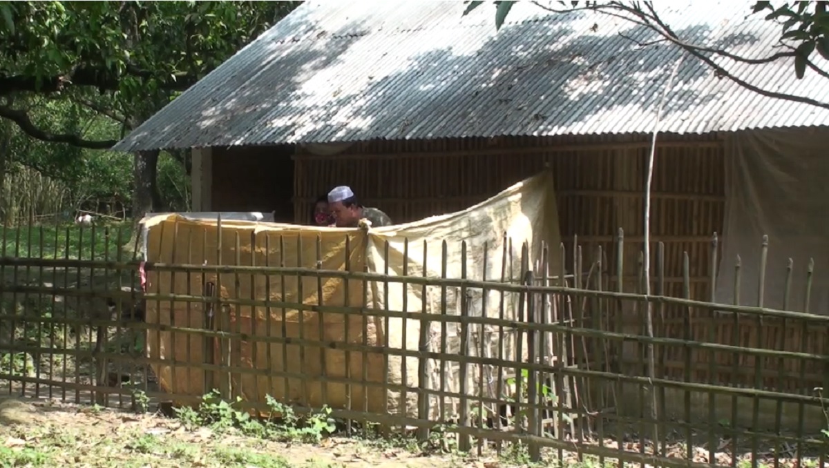 মা-ভাই আশ্রয় দেয়নি বাড়িতে, মুরগির খামারে থাকছে করোনা আক্রান্ত দম্পতি