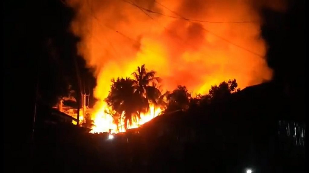 রোয়াংছড়ি বাজারে ভয়াবহ অগ্নিকাণ্ডে পুড়ল দোকান-ঘর