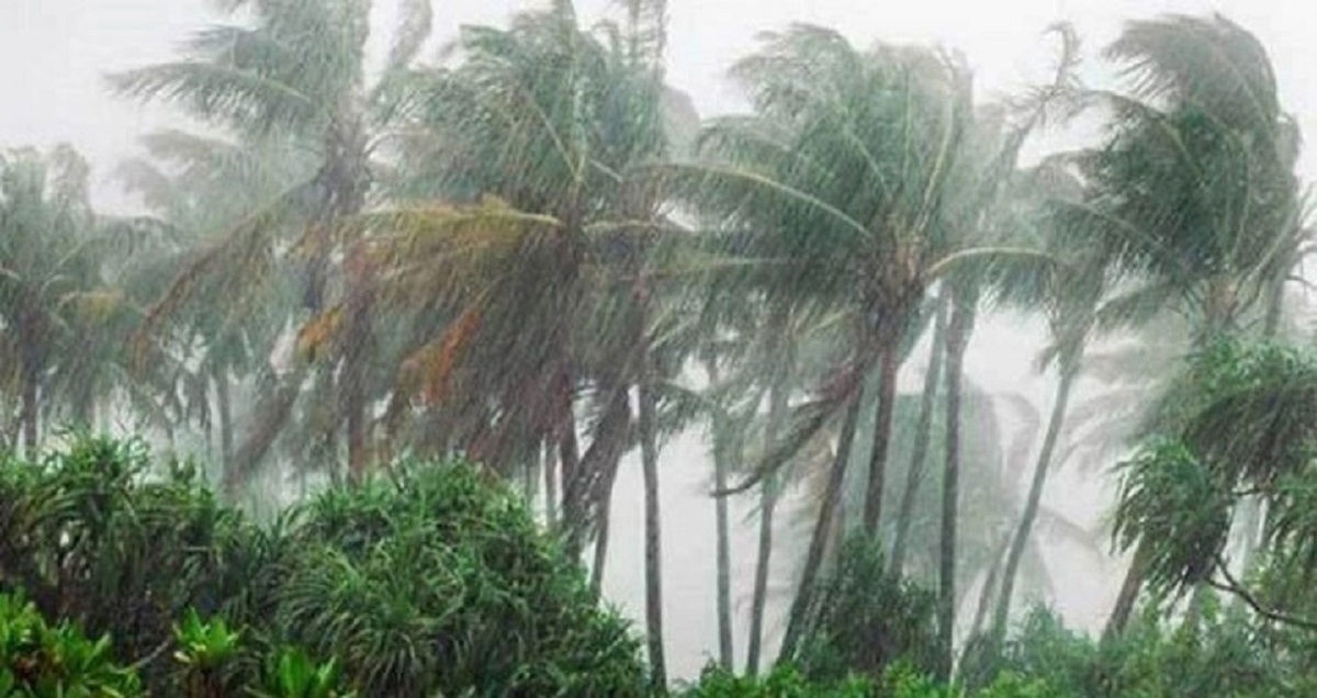 ৮০ কিমি বেগে ঝড়ো হাওয়ার পূর্বাভাস, নদীবন্দরকে ২ নম্বর নৌ হুঁশিয়ারি সংকেত