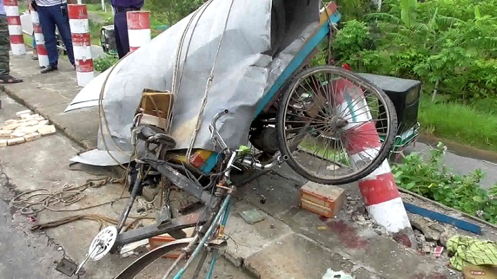 নড়াইলে ইটবোঝাই ট্রাকের ধাক্কায় ভ্যানচালক নিহত