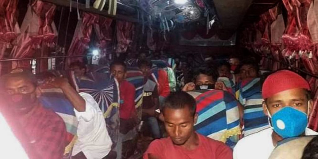 কুড়িগ্রামে নৈশকোচে অতিরিক্ত যাত্রী বহন করায় জরিমানা