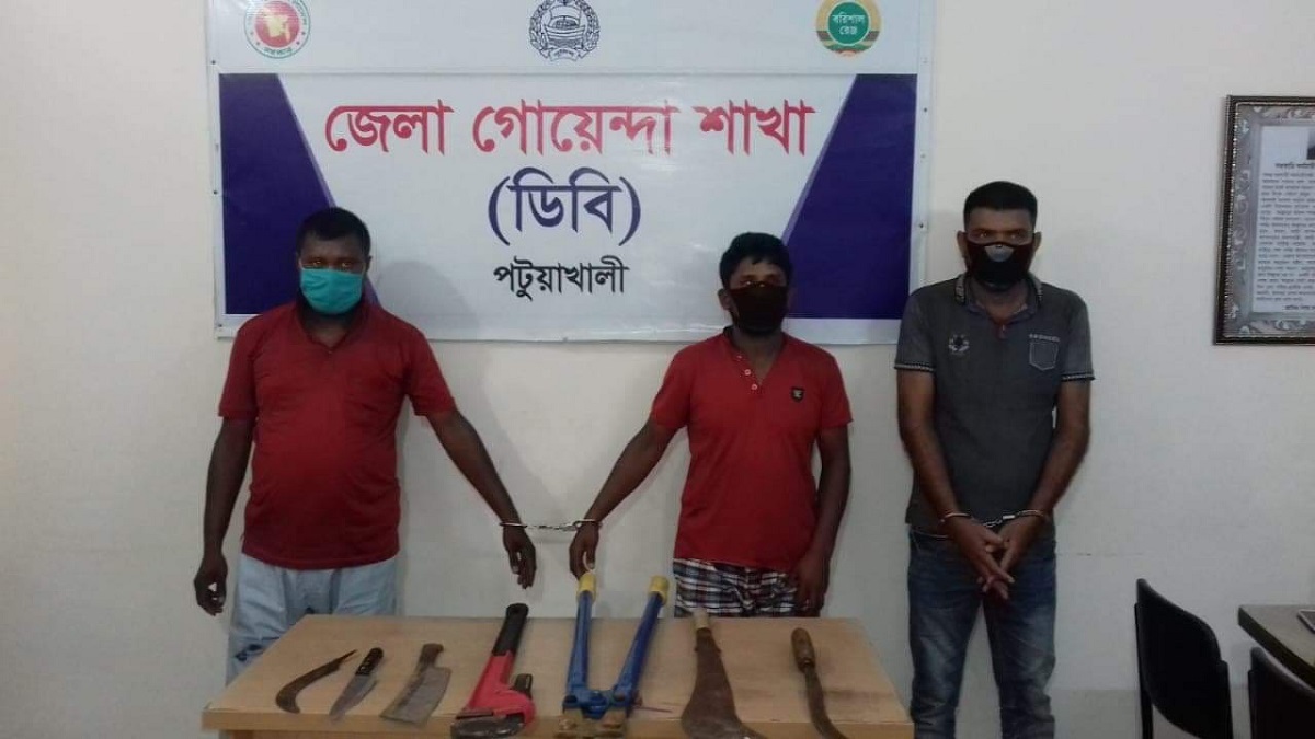 ডাকাতির প্রস্তুতিকালে অস্ত্রসহ ৩ ডাকাত গ্রেফতার