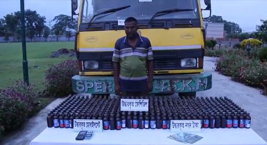 চালের ট্রাক থেকে ৪০১ বোতল ফেন্সিডিল জব্দ