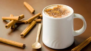 গরম দুধে দারুচিনি খেলে ভালো হবে সর্দি-কাশি