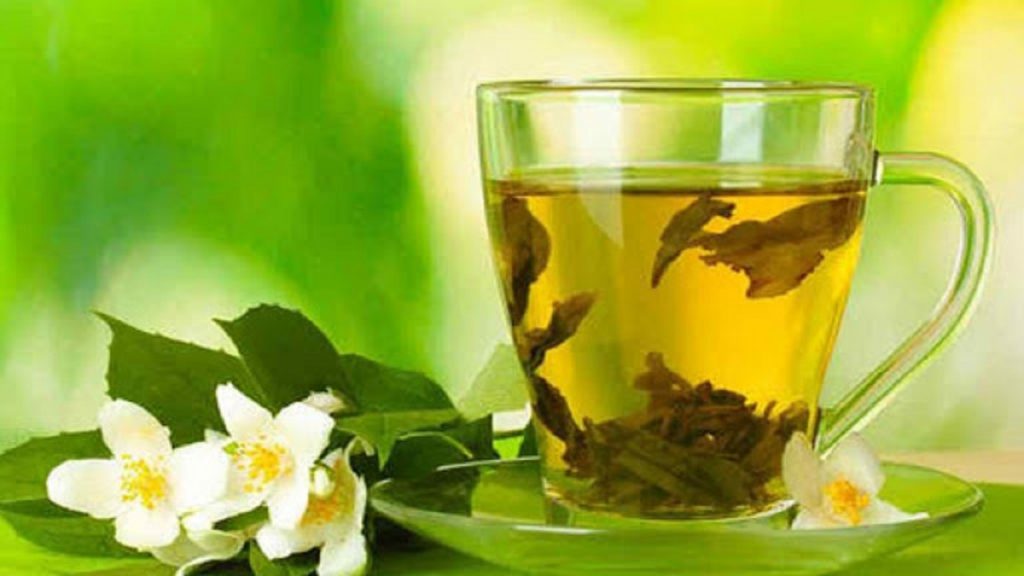 গলা খুসখুসের সমস্যায় খান তুলসী চা