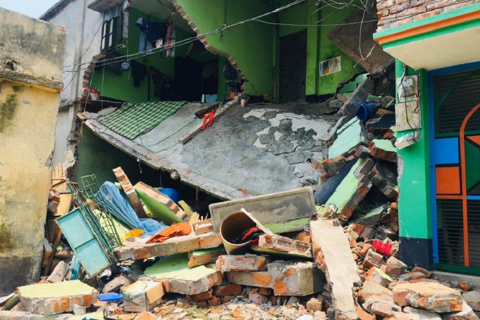 সাভারে সিলিন্ডার বিস্ফোরণে ভবন ধস, আহত ৭