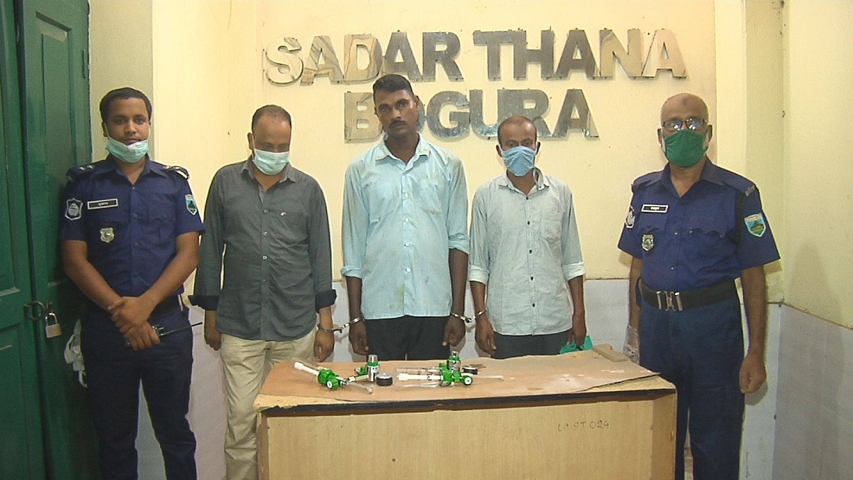 করোনা ইউনিট থেকে অক্সিজেন সিলিন্ডারের মিটার চুরি করে ক্লিনিকে বিক্রি